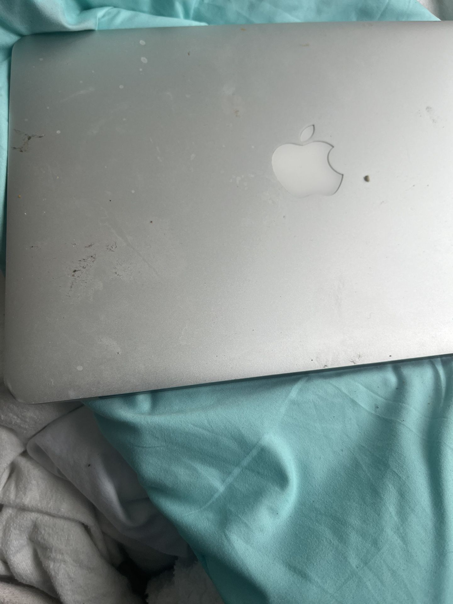 2015 Rentina MacBook Pro 128gb For Parts Unless You Can Fix The Screen