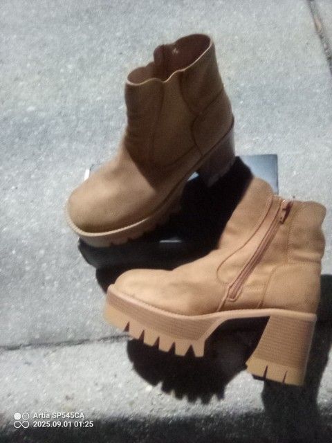 Platform Heeled Low-cut Boots