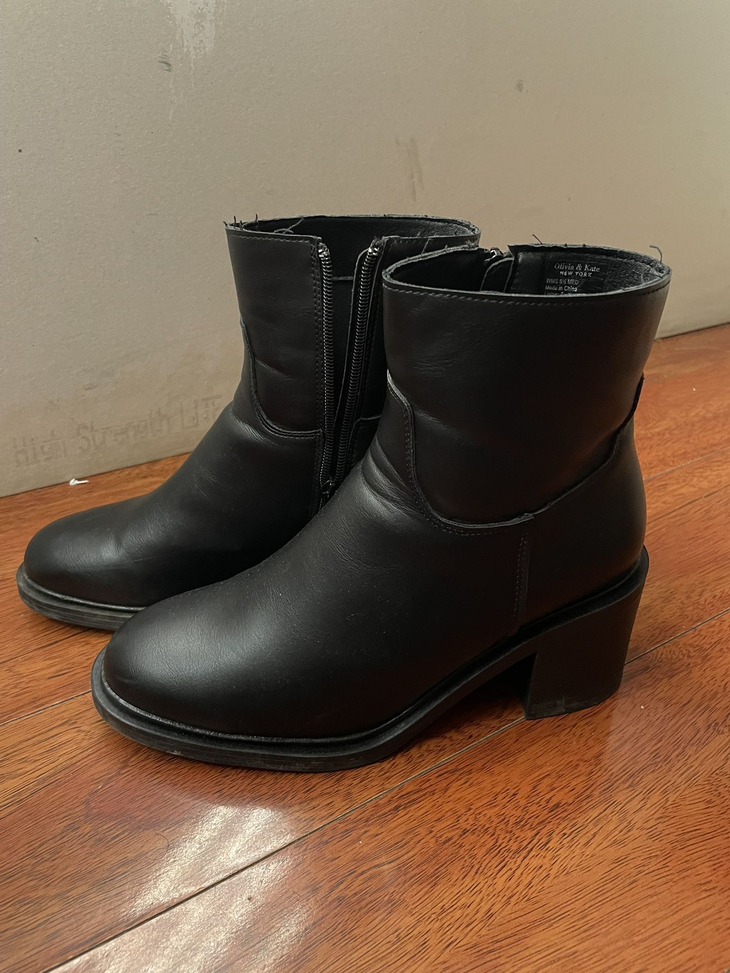 Black heeled boots 👢🖤 size 8.5