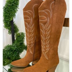 New   Vaquera. Comfy Boots Size 9/10 