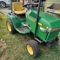 John Deere Tractor 320