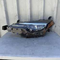 2017 2018 2019 Toyota Corolla  XLE LE Left Driver Side Headlight 