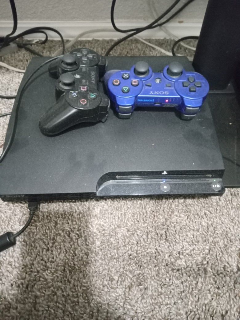 PS3 Slim Console & (2 Controllers & 1 Game)