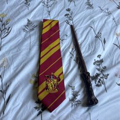 Hogwarts Tie and Wand