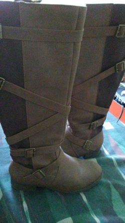 Womens boots size 8