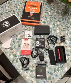 Good condition tattoo machine and practice skin