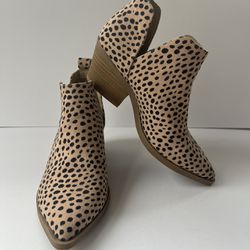 Women’s Universal Thread Faux Suede Cheetah Print Ankle Booties Size 5