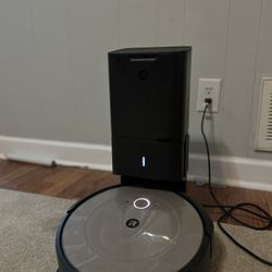 Robot Vacuum Cleaner with Self-Empty Dock 