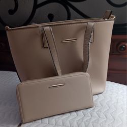 Women's Small  Biege Purse & Matching Wallet 