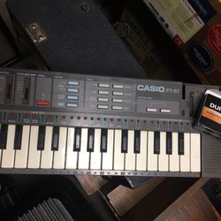 Casio PT-87 Keyboard - Old school!  Works