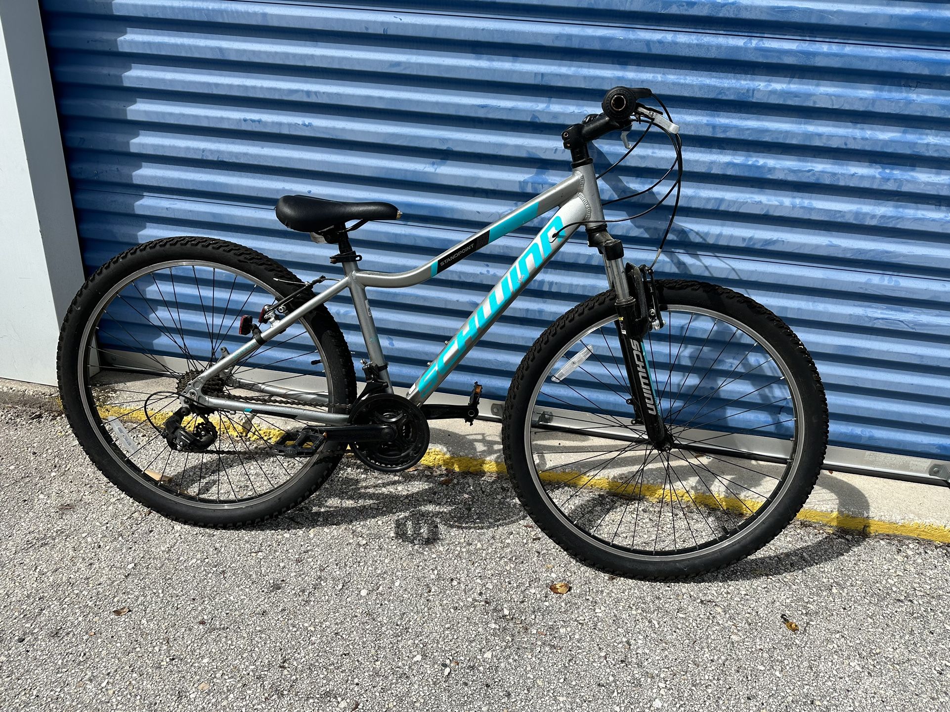 SCHWINN Women's Standpoint 27.5" Mountain Bike