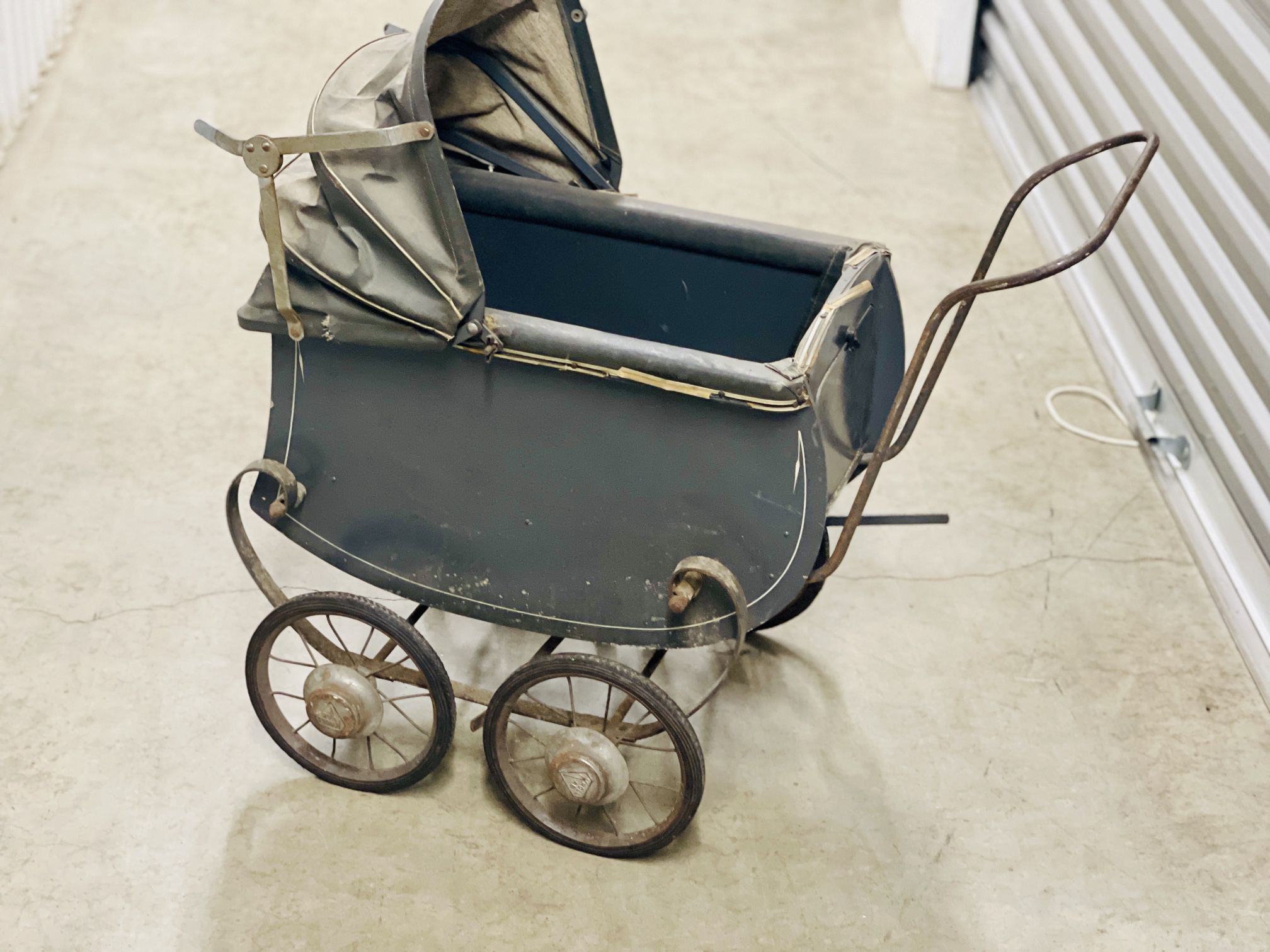 Collectible Toy Carriages & Buggie