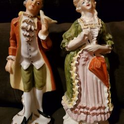 BEAUTIFUL VINTAGE porcelain colonial figurines