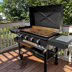 Blackstone Grill w/accessories