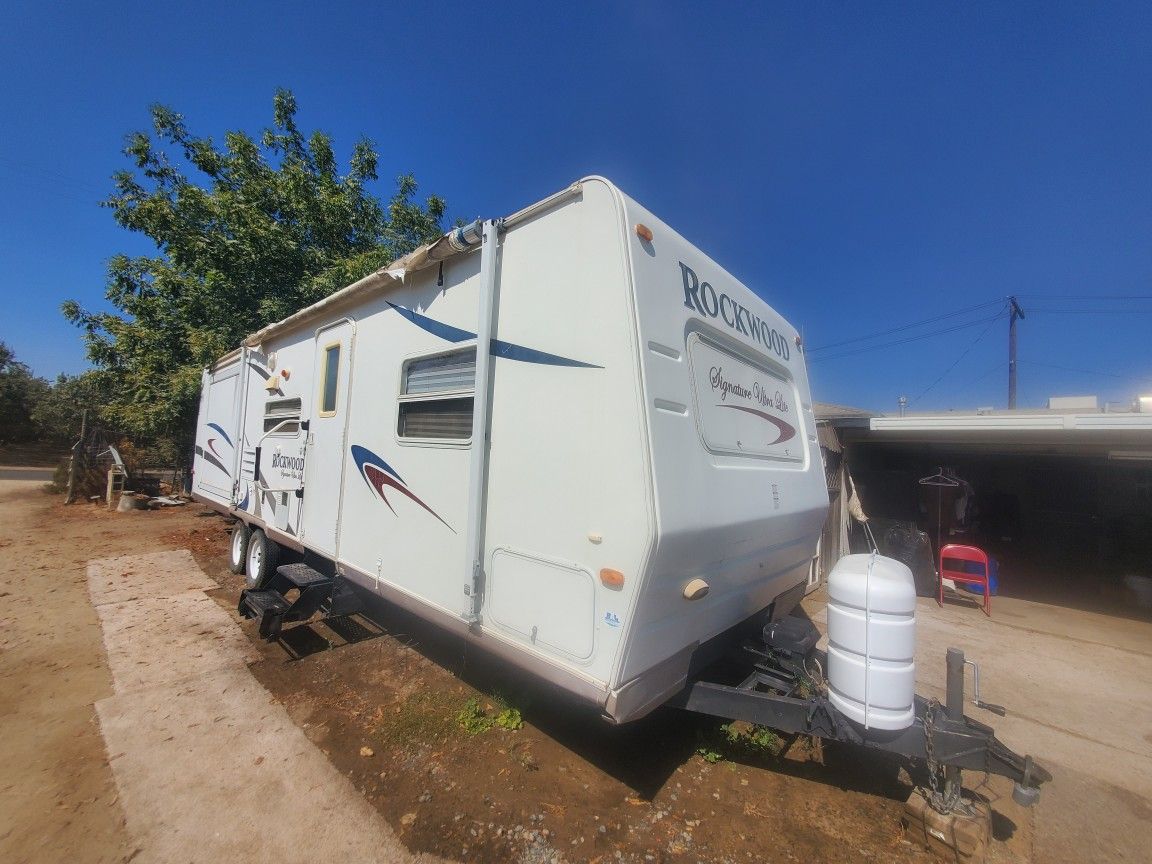 2007 Rockwood signature ultra lite 8318ss