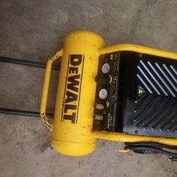 DeWalt Compressor 225 Psi 4.5 Gal