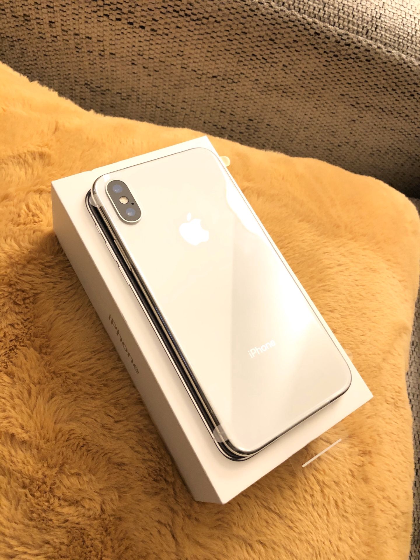 UNLOCKED - iPhone X - 256 GB - $575 OBO - needs to go by 11/18