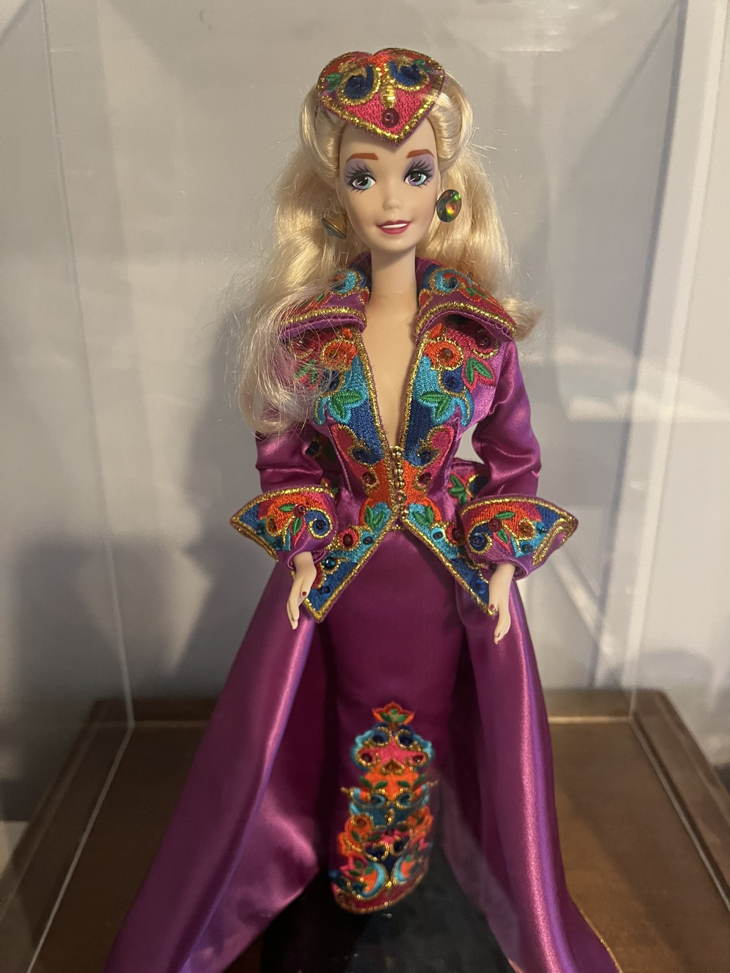 Royal Splendor Bob Mackie Porcelain Barbie for Sale in Seymour, CT - OfferUp