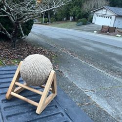 Cat Kitty Scratching Scratch Post Rolling Ball Cat Kitty Tree Like New 