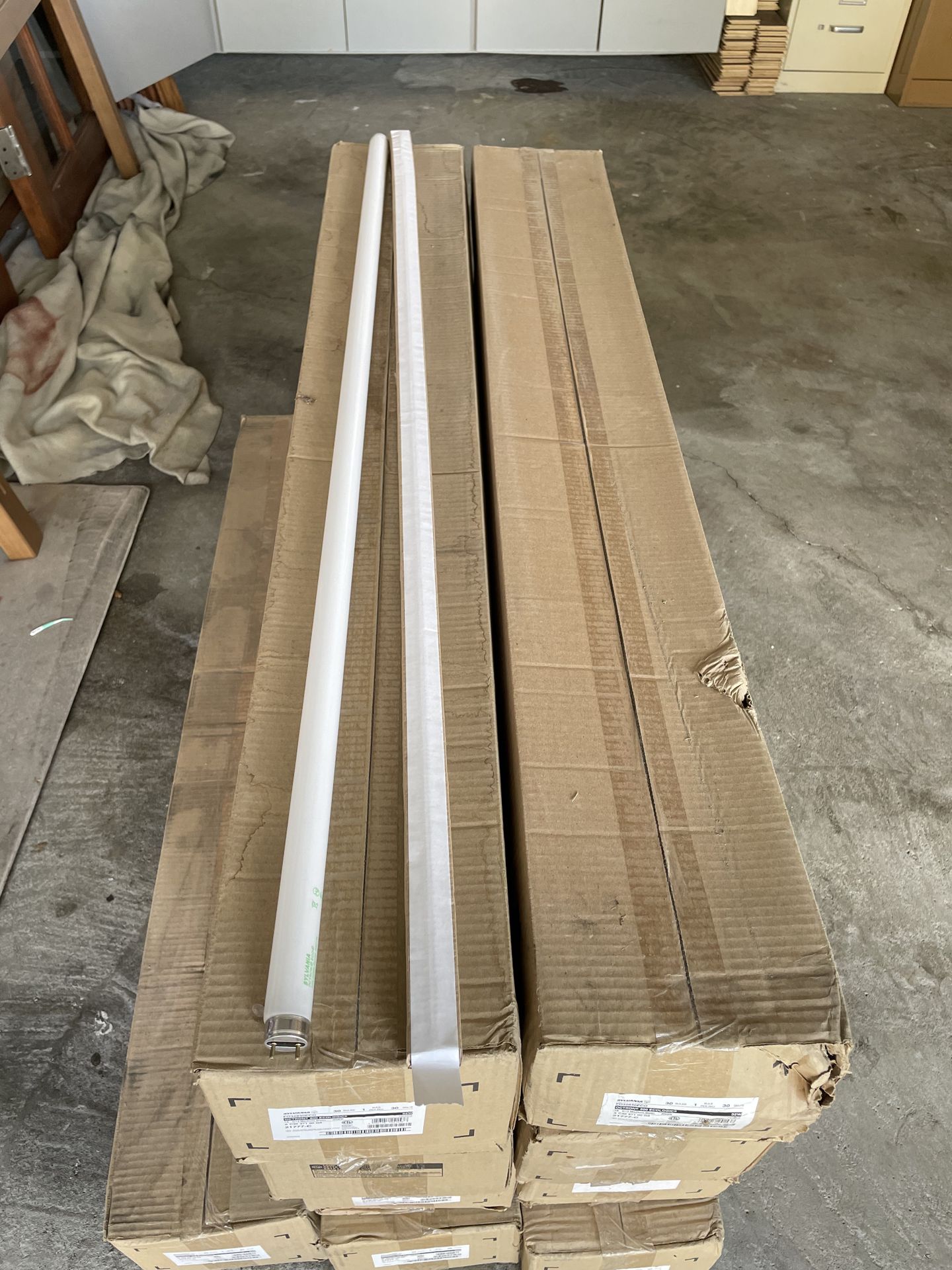 T8 Fluorescent Light Tube , Case Of 30