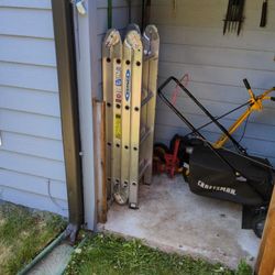 Like New Werner 16 Ft Folding Ladder