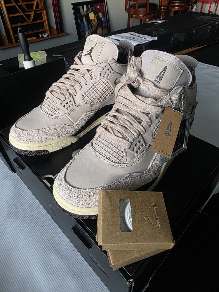 A Ma Manie're X WMNS AJ4 RETRO SZ 11.5