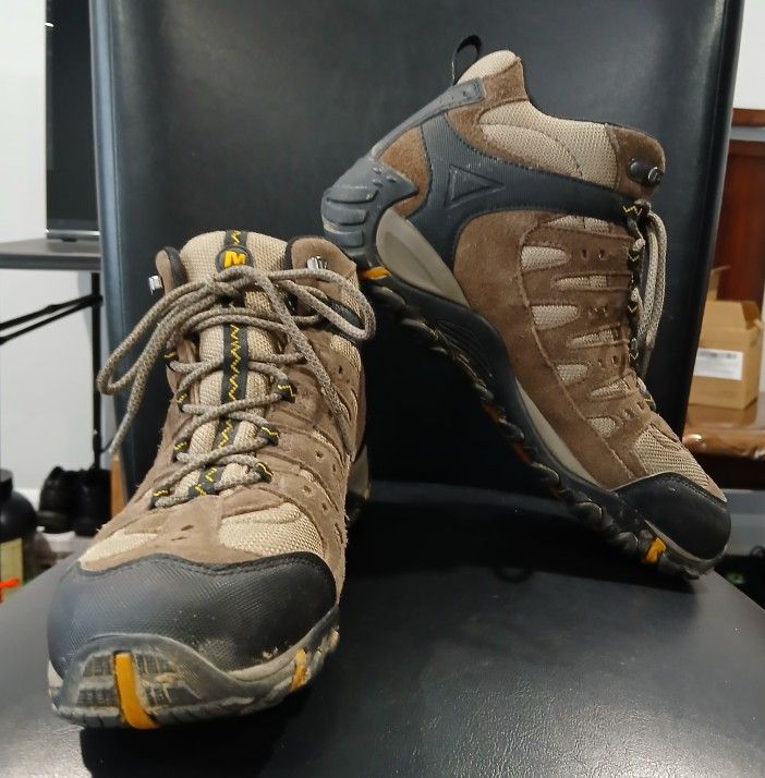 Merrell Boulder Old Gold Hiking Boots. Suede Mesh Outdoor Trail. Men's Size 9.5