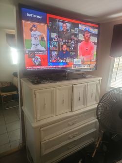 Dresser and 55 inch TV Samsung for $150