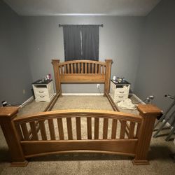 Solid Oak Queen Bed Set