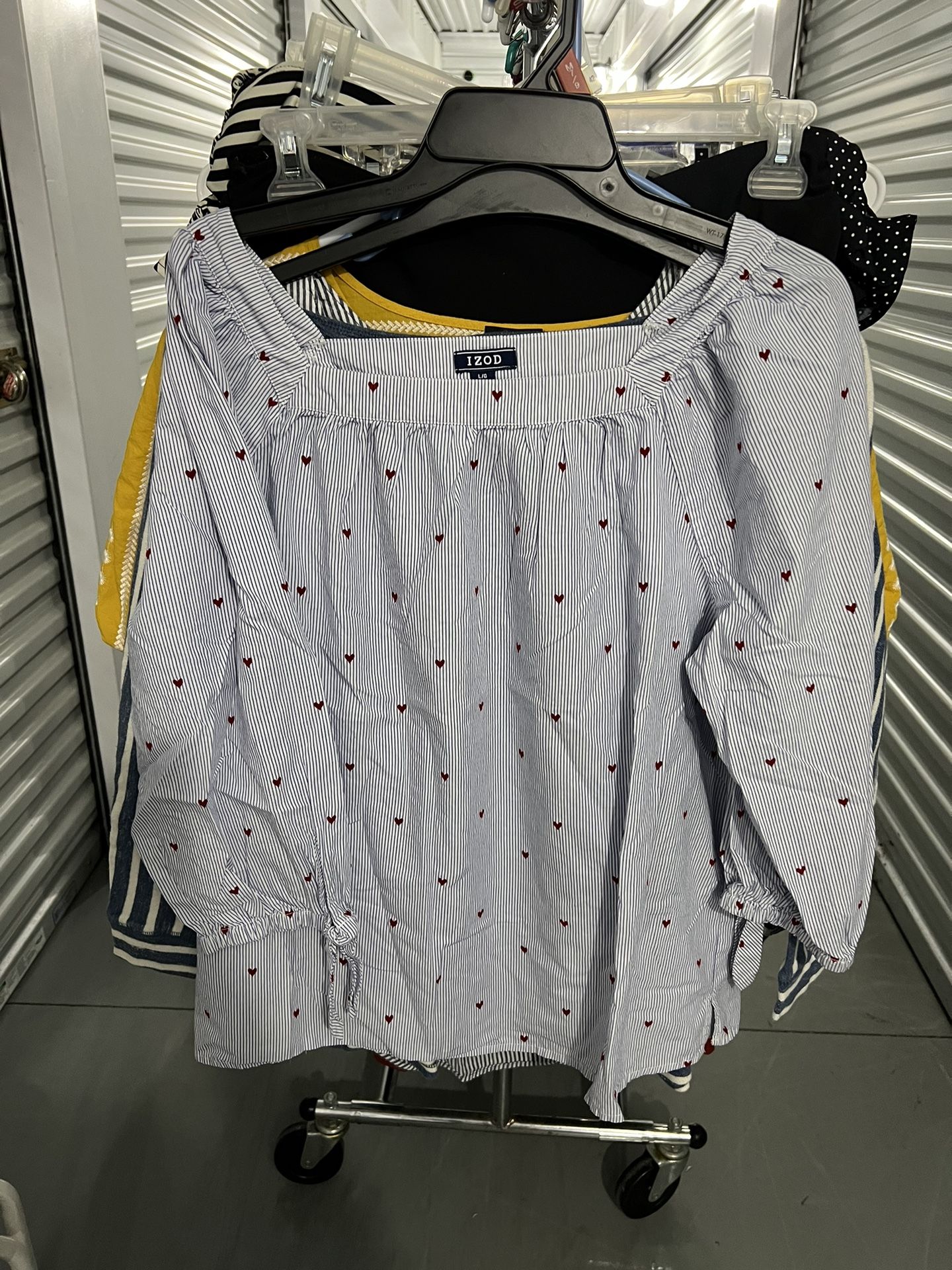 IZOD BLOUSE 👚 HEARTS ❤️ LARGE