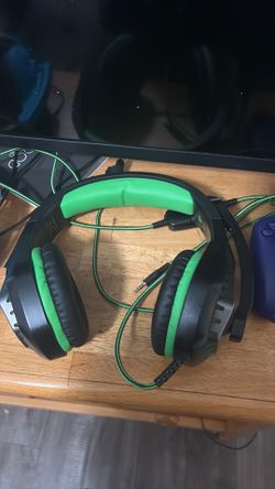 Headsets and computer speakers and led lights