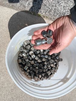 Different sizes of flat bearings n some large complete bearings