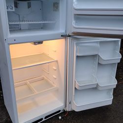 Frigidaire Full Size Refrigerator