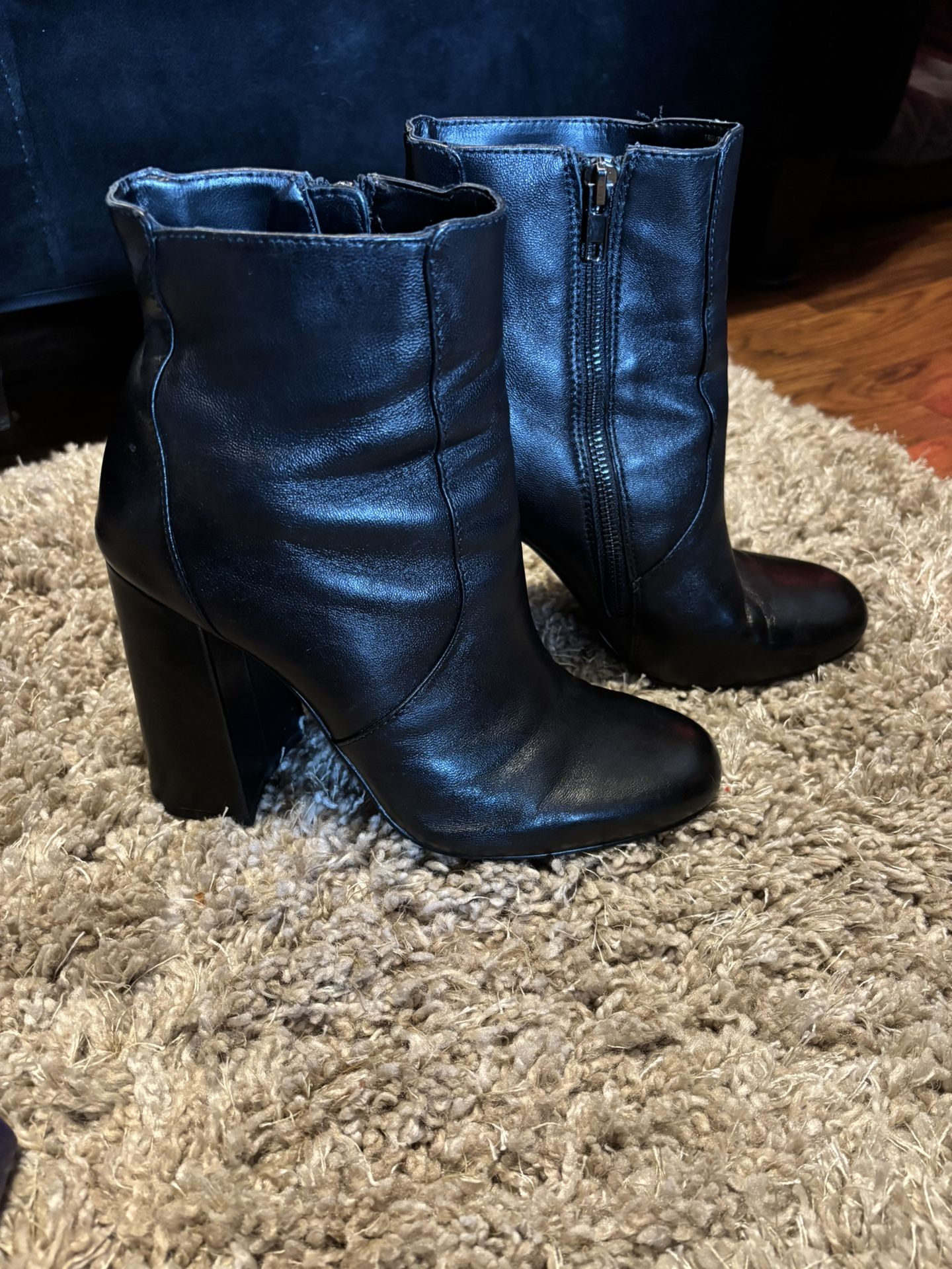 Steve Madden Woman’s Sz 9 Chunky Heeled Black Ankle Boots 