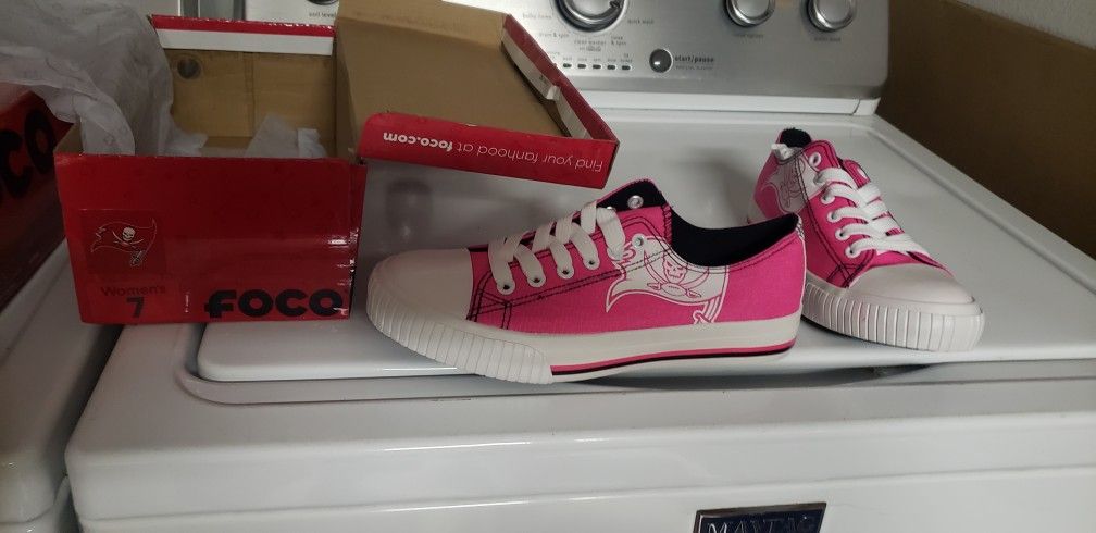 Womens Pink Bucs Sneakers