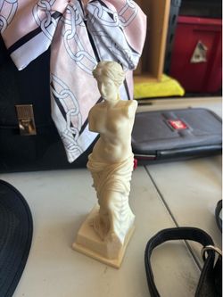 Small roman woman statue