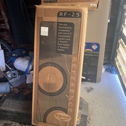 Klipsch Tower Speakers And Center Channel