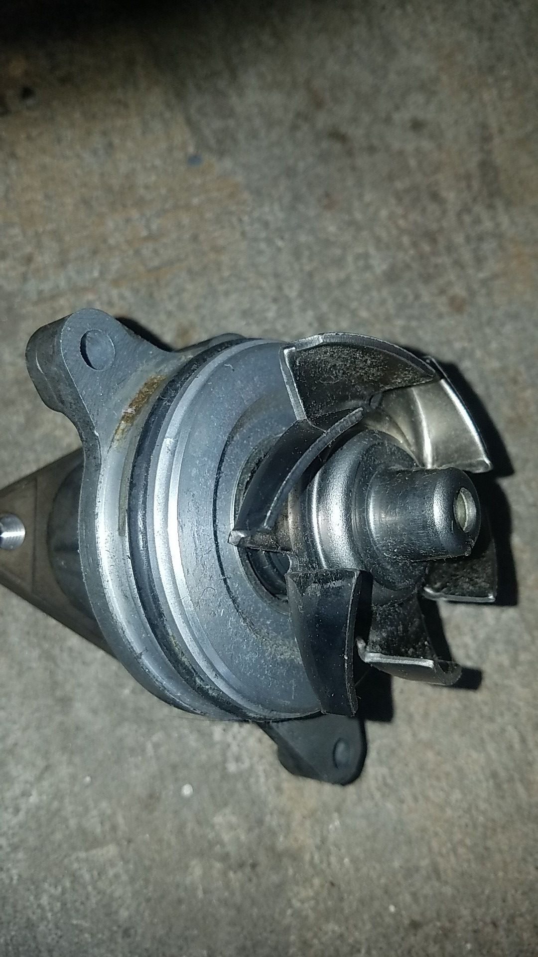 Mazda 3 or 5 2.3 motor water pump.