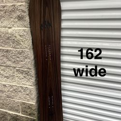 162 wide Jones Flagship woodgrain snowboard
