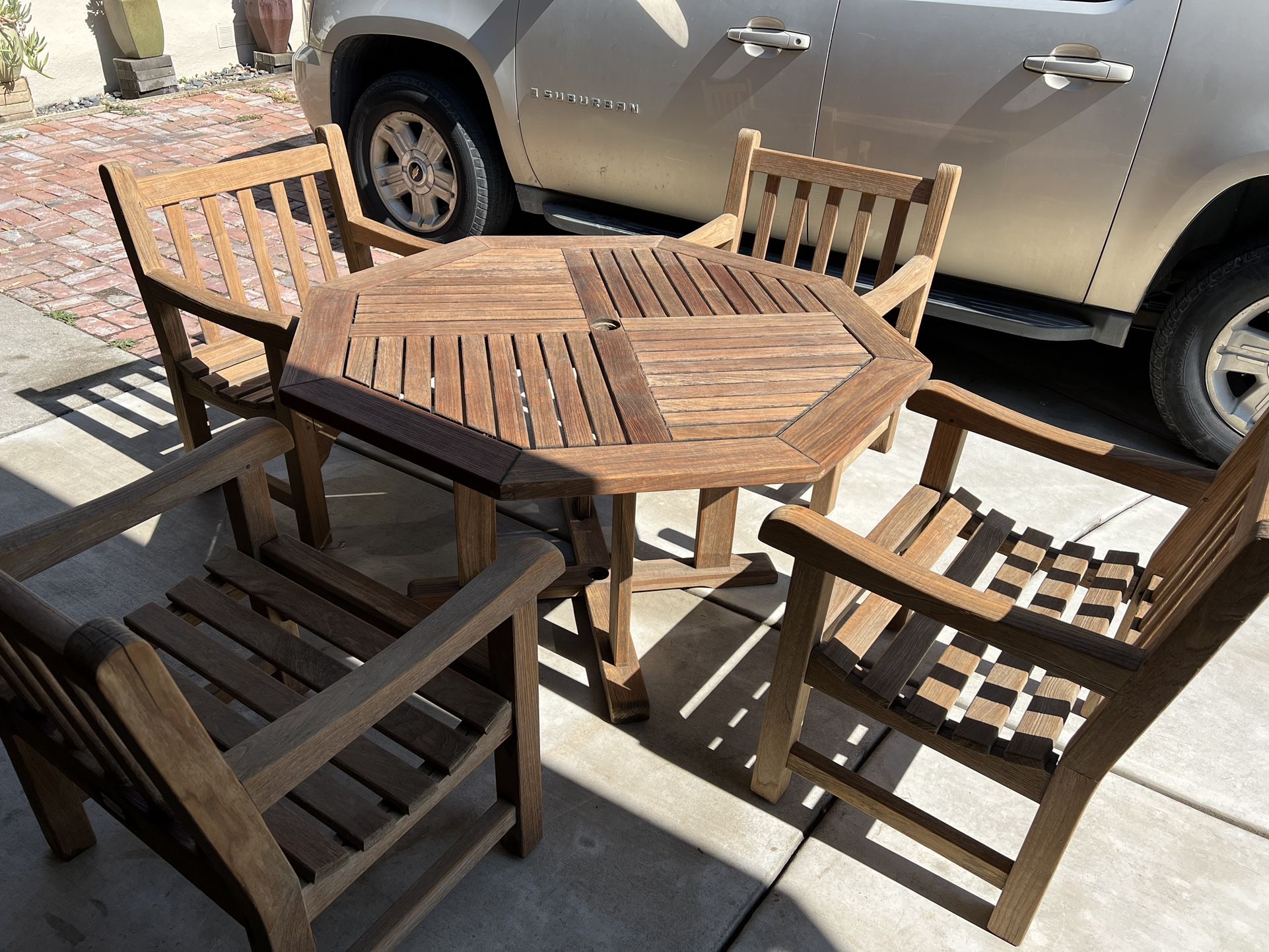 Vintage Smith & Hawken Teak Octagonal Table and 4 Matching Smith Hawken Chairs