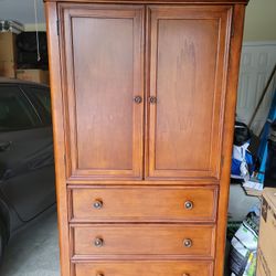 Armoire/TV Cabinet 