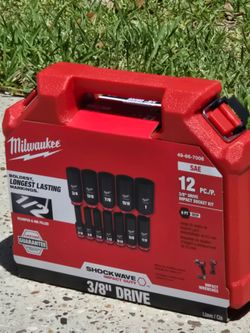 Brand New MILWAUKEE SHOCKWAVE 3/8 in. Drive Deep Well 6 Point Impact Socket Set (12-Piece)
