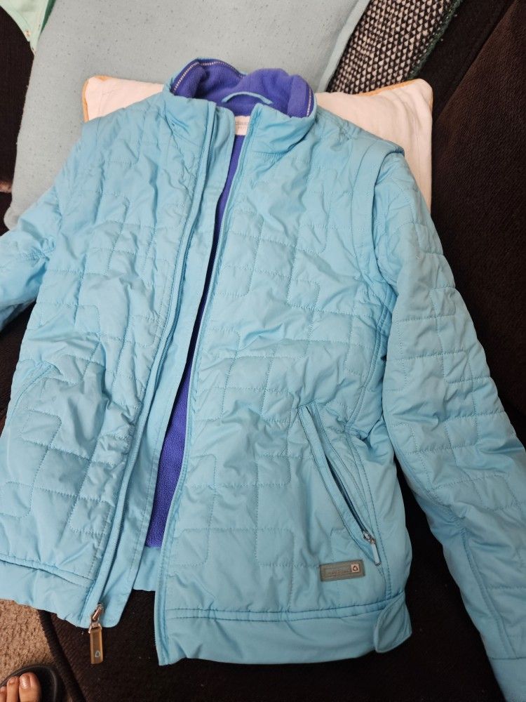 Size SMALL. REMOBABLE SLEAVES