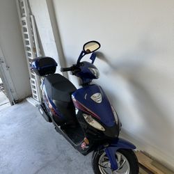 2023 Vitacci Solana 49CC Moped Bundle