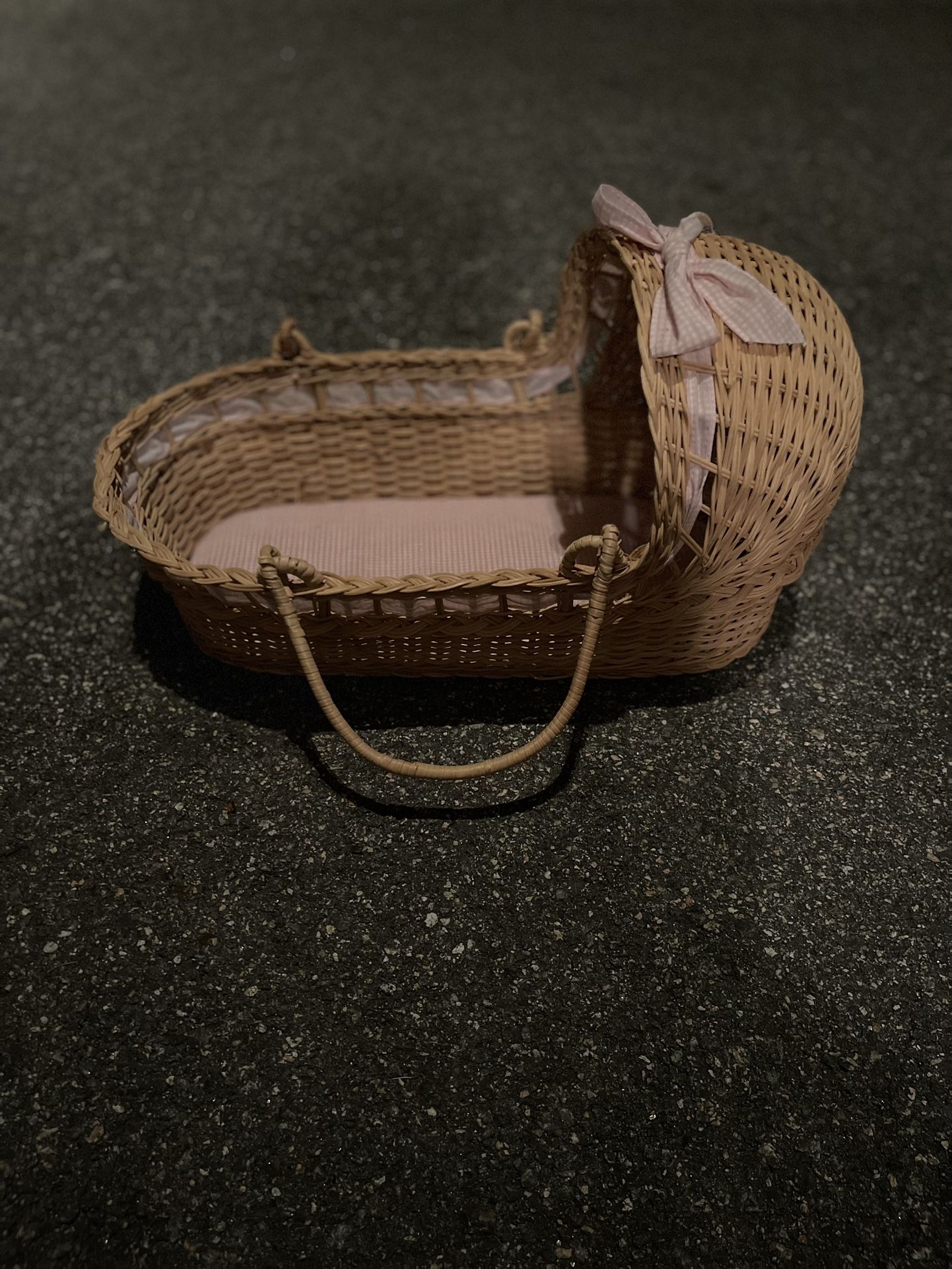 Vintage Wicker Baby Doll bassinet