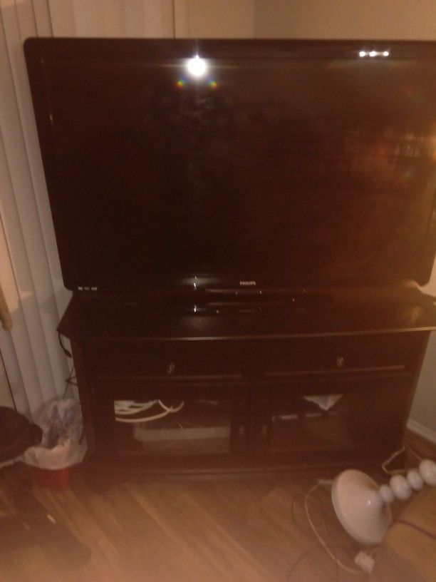 50 Inch TV And Entertainment Stand Phillips 