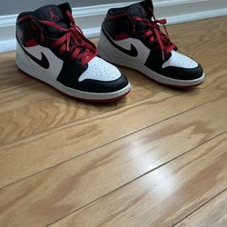Jordan 1 Mid 