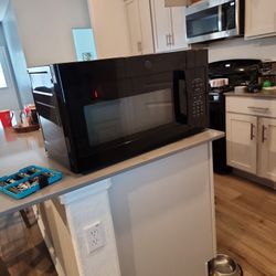 Like New Microwave