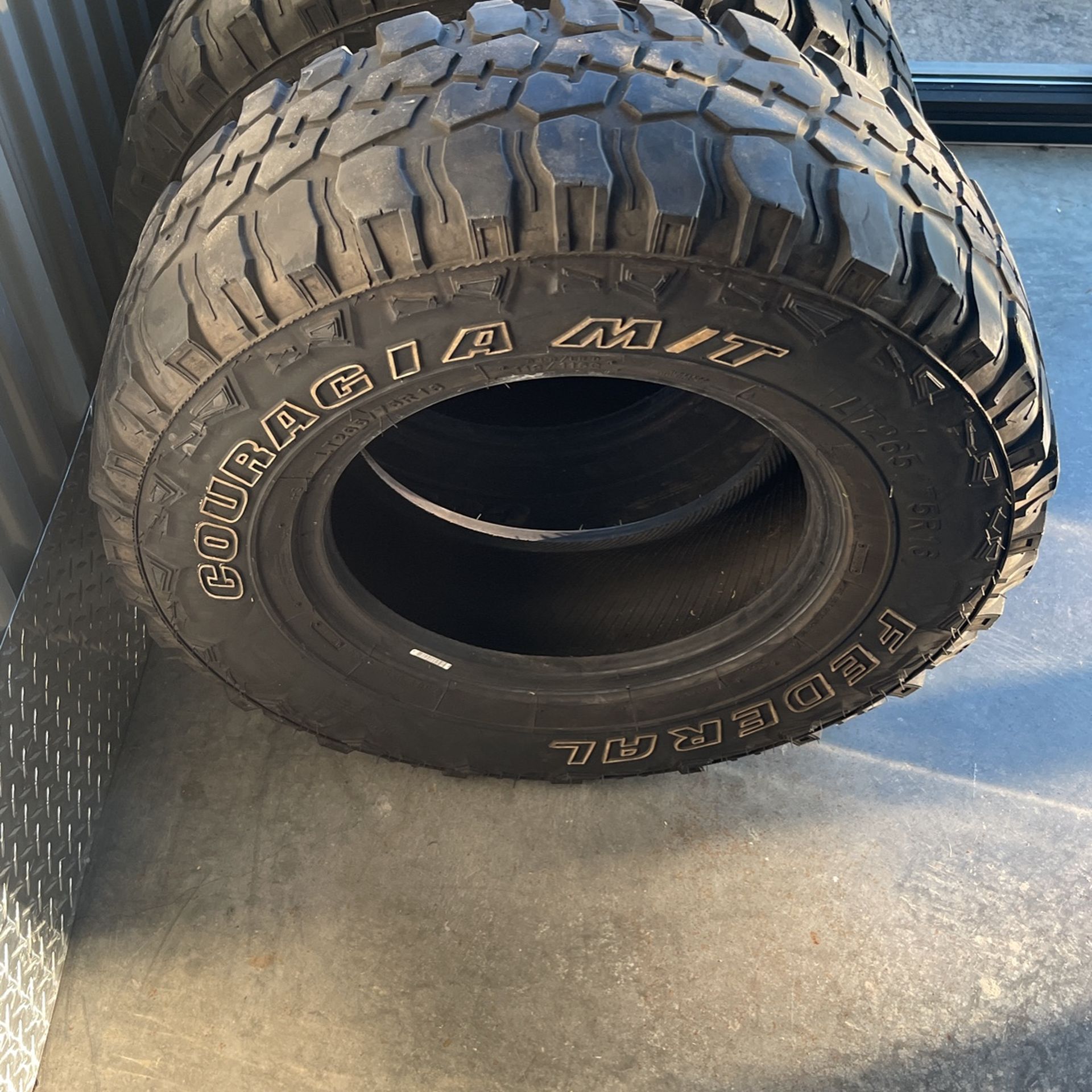 Tires 265 /75r16