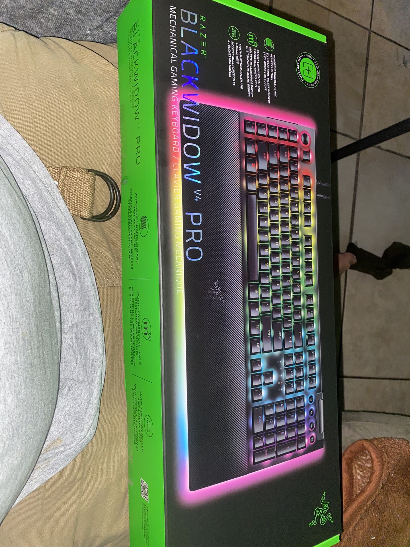 Razer - BlackWidow V4 Pro Full Size Wired Mechanical Green Clicky Switch Gaming Keyboard with Chroma RGB Backlighting